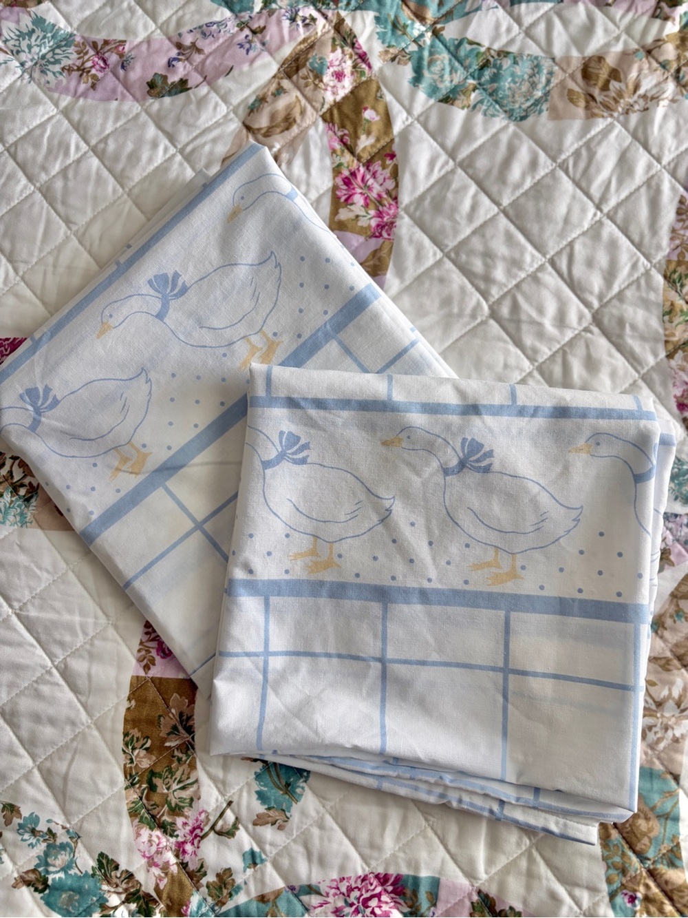 Vintage 1970s/1980s Cannon Monticello Country Cottage Goose King Pillowcase Set